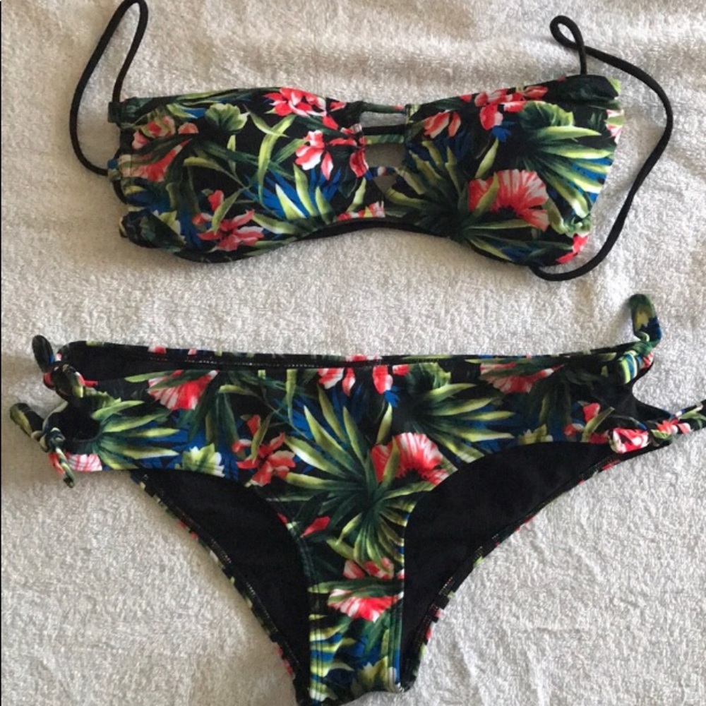 Floral bandeau bikini set . New ,